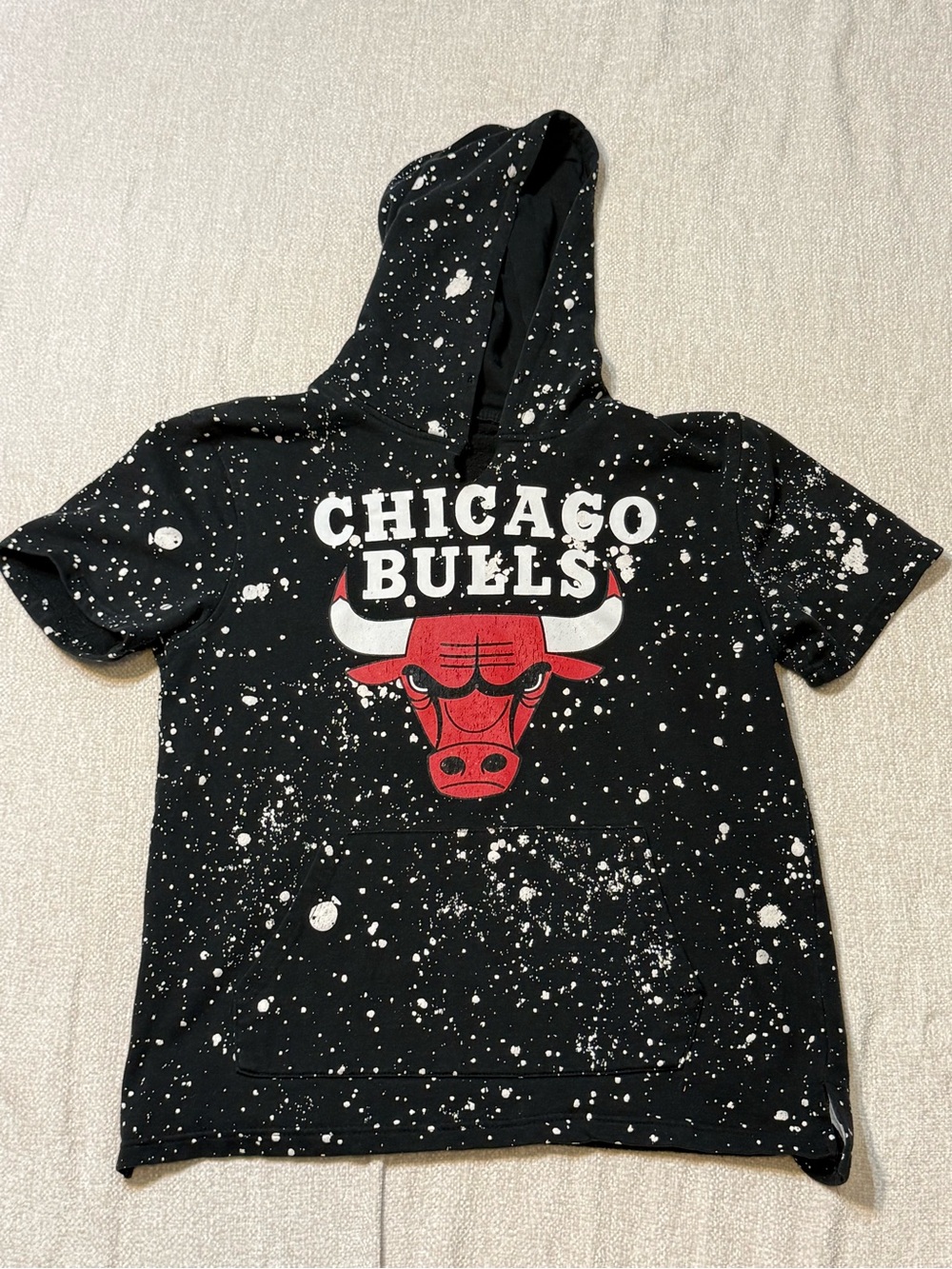 Chicago Bulls NBA Short Sleeve Hoodie M Paint Splatter Y2K Streetwear Black